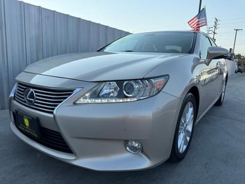 2013 Lexus ES 300h Base
