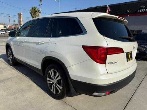 White Diamond Pearl 2017 Honda Pilot EX-L