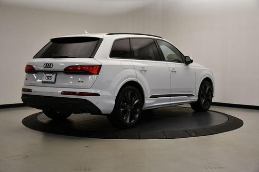 2025 Audi Q7 55 Premium