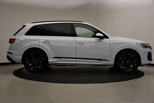 2025 Audi Q7 55 Premium