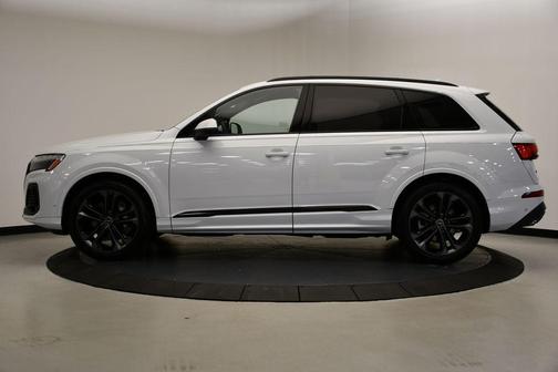 2025 Audi Q7 55 Premium