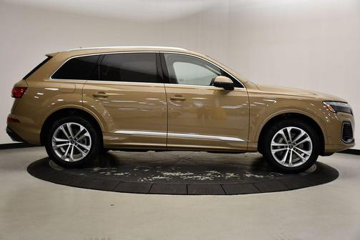 2025 Audi Q7 55 Premium Plus