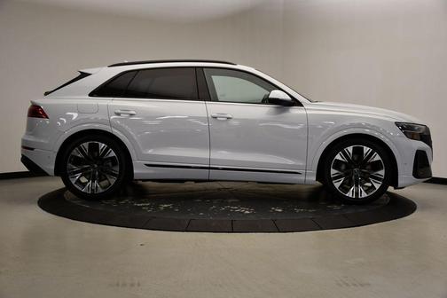2025 Audi Q8 55 Premium