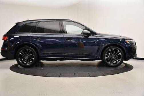 2025 Audi Q7 55 Premium