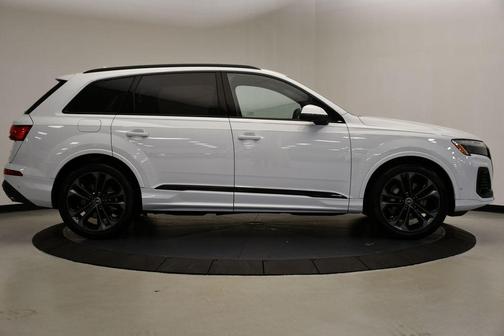 2025 Audi Q7 55 Premium