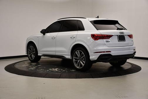 2022 Audi Q3 45 S line Premium