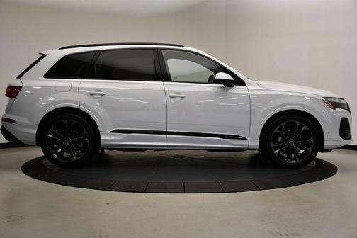 2025 Audi Q7 55 Premium