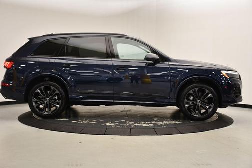 2025 Audi Q7 55 Premium