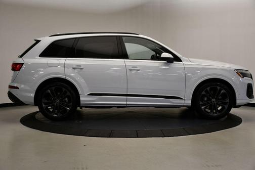 2025 Audi Q7 55 Premium