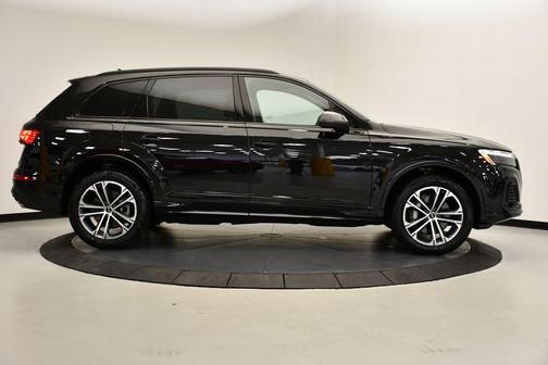 2025 Audi Q7 45 Premium Plus