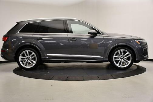 2025 Audi Q7 55 Premium