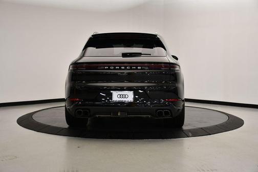 2025 Porsche Cayenne E-Hybrid Turbo