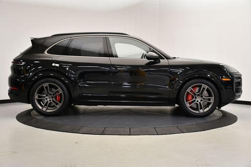 2025 Porsche Cayenne E-Hybrid Turbo