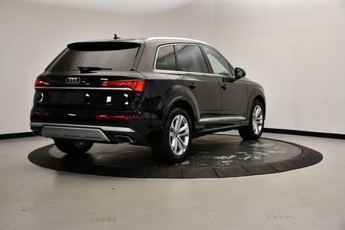 2025 Audi Q7 45 Premium
