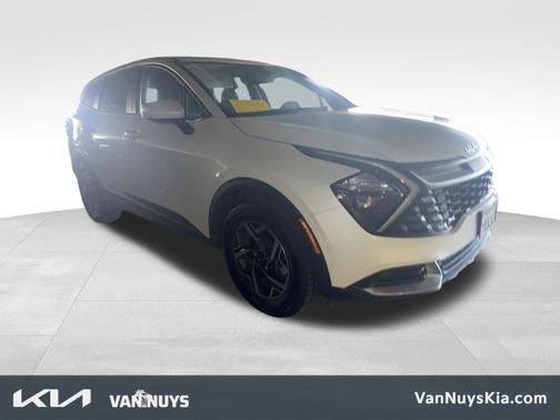 Snow White Pearl 2023 Kia Sportage LX
