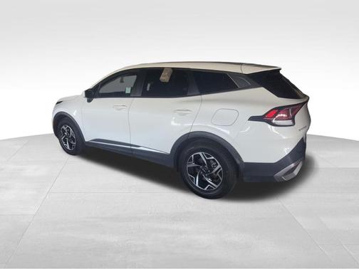 Snow White Pearl 2023 Kia Sportage LX