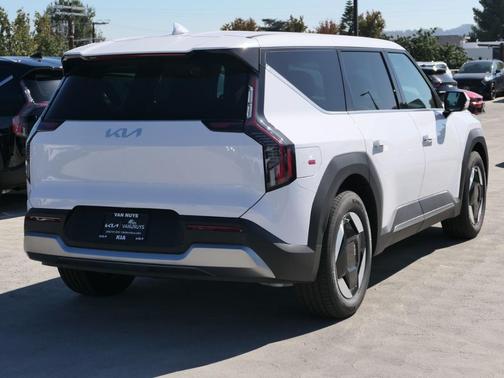 2026 Kia EV9 Light Long Range