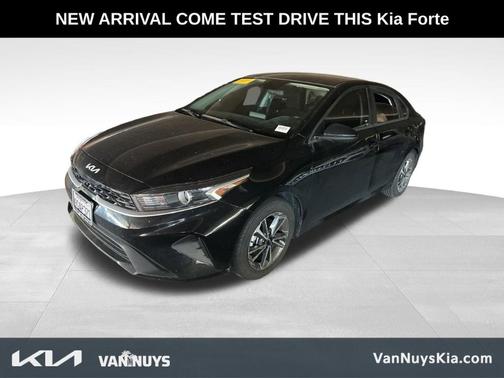 Aurora Black Pearl 2023 Kia Forte LXS