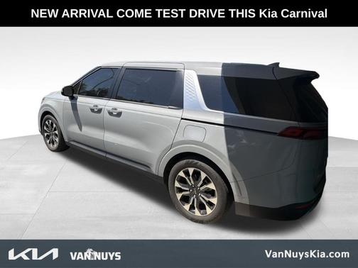 Ceramic White 2024 Kia Carnival EX