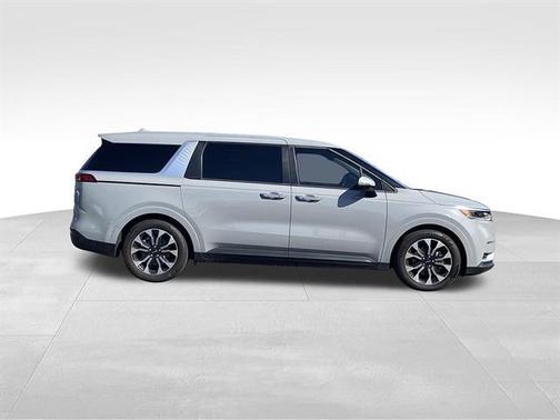 Ceramic Silver 2024 Kia Carnival EX