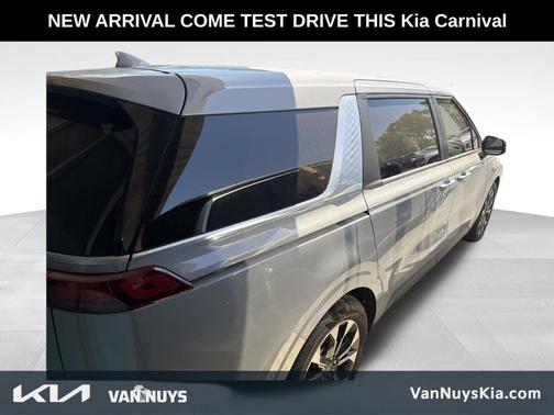 Ceramic White 2024 Kia Carnival EX