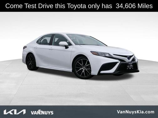 2023 Toyota Camry Hybrid SE