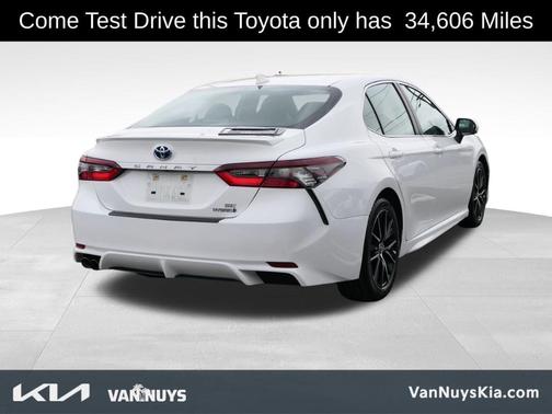 2023 Toyota Camry Hybrid SE