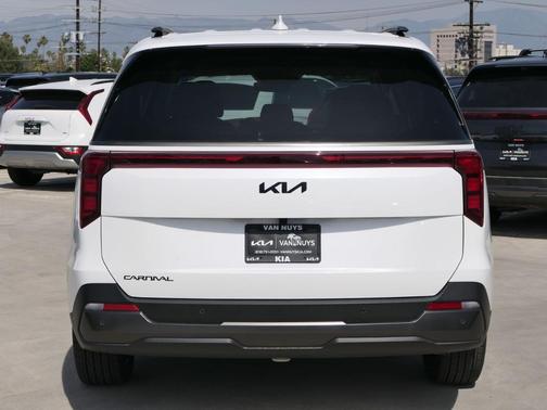 2025 Kia Carnival SX