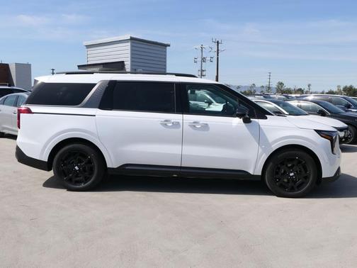 2025 Kia Carnival SX