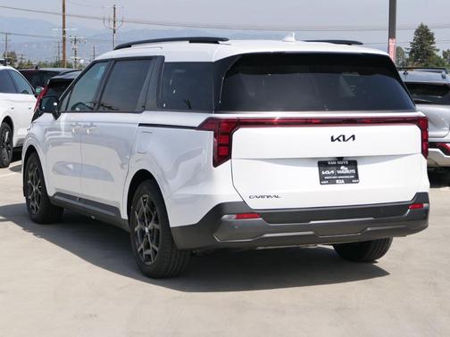 2025 Kia Carnival SX