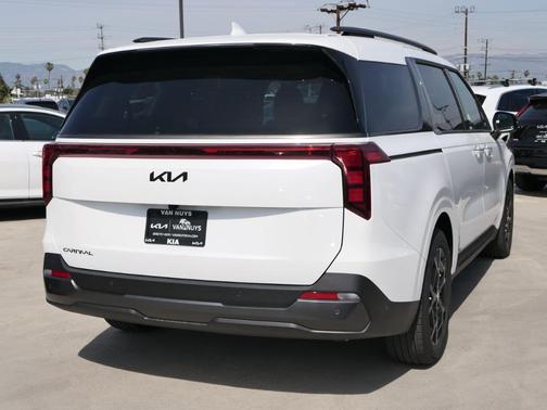 2025 Kia Carnival SX