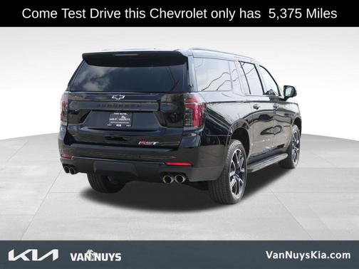 2025 Chevrolet Suburban RST
