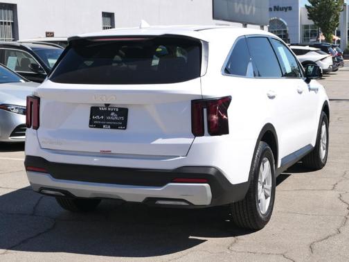 White Pearl 2026 Kia Sorento LX