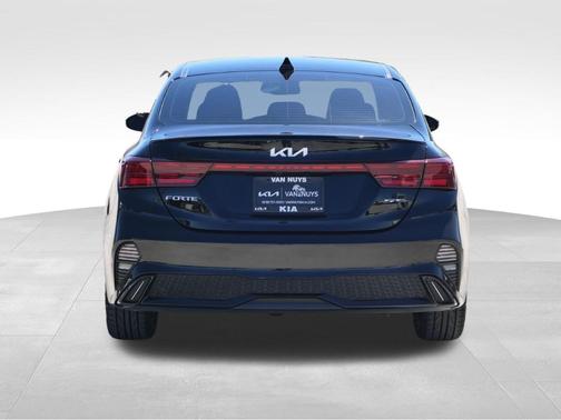 Aurora Black Pearl 2023 Kia Forte GT-Line