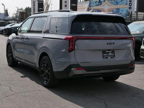 2025 Kia Carnival Hybrid SX