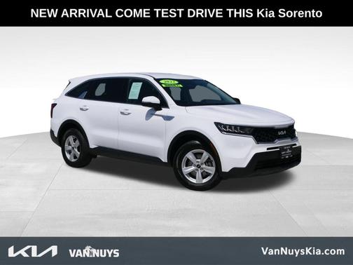 White Pearl 2023 Kia Sorento LX