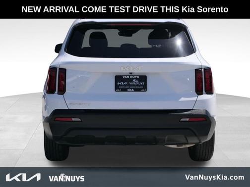 White Pearl 2023 Kia Sorento LX