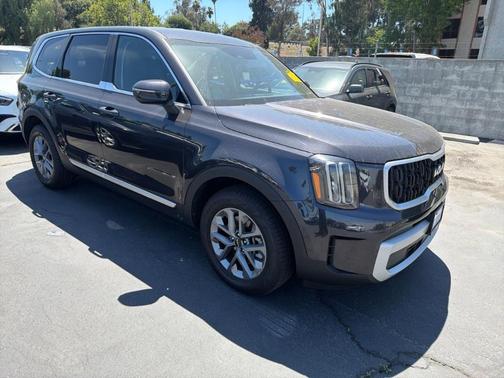 Metal 2025 Kia Telluride LX