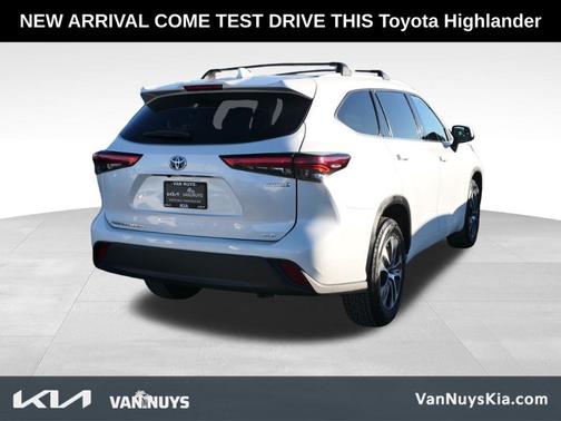 2022 Toyota Highlander Hybrid XLE