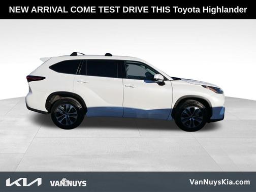 2022 Toyota Highlander Hybrid XLE