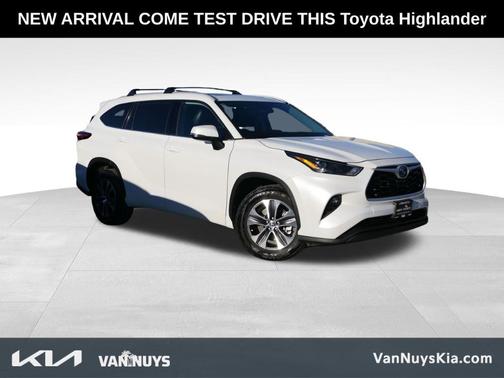 2022 Toyota Highlander Hybrid XLE