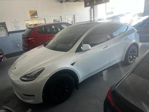 White 2023 Tesla Model Y Long Range