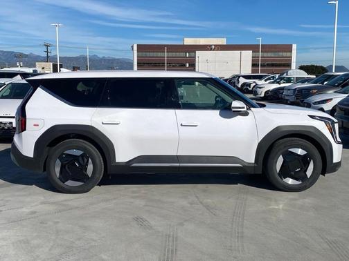 2026 Kia EV9 Light Long Range