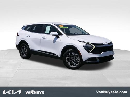 White Pearl 2025 Kia Sportage LX