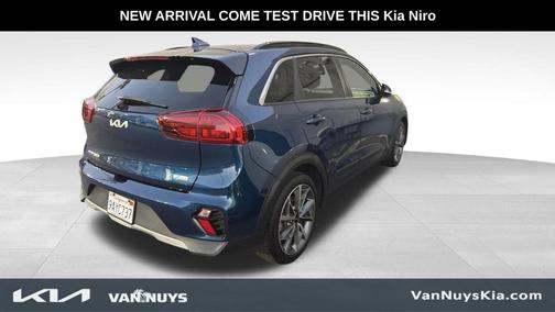 Deep Cerulean 2022 Kia Niro Touring SE