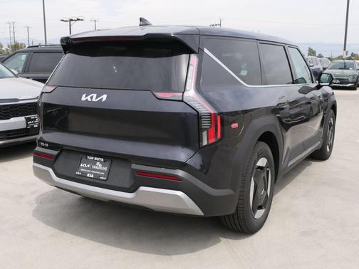 2026 Kia EV9 Light Long Range