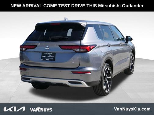 Gray 2024 Mitsubishi Outlander SE