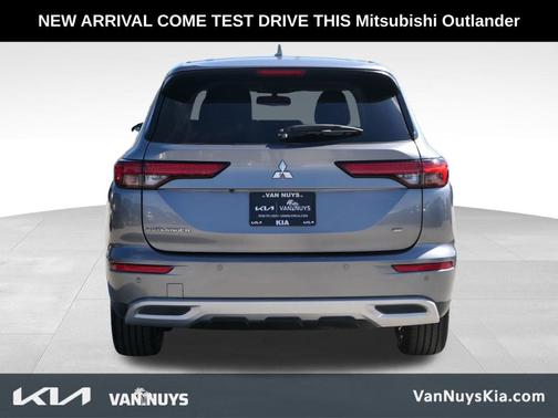 Gray 2024 Mitsubishi Outlander SE