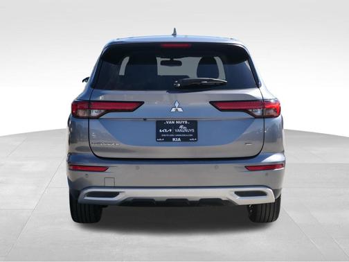 Gray 2024 Mitsubishi Outlander SE