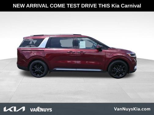 Red 2022 Kia Carnival SX